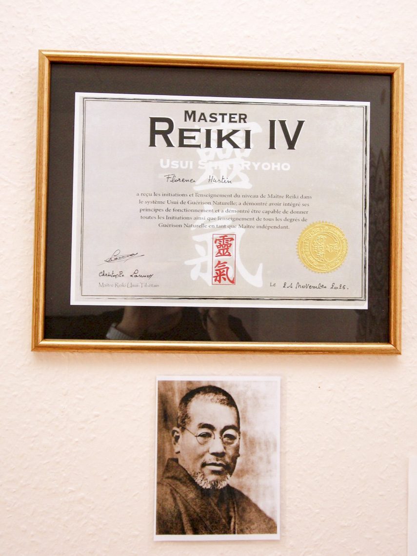 Certificat de Maître Reiki IV Usui Shiki Ryoho au nom de Florence Hustin, au-dessus d’un portrait de Mikao Usui